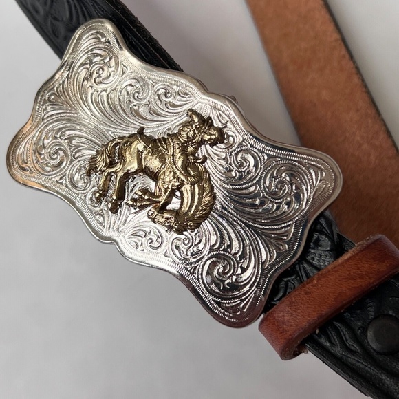 Justin Belt Top Grain Cowhide Cowboy Buckle Size 22 Silver w Gold Made in USA - Picture 1 of 10